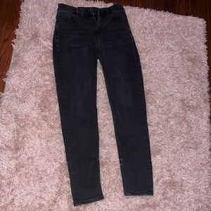 Black American Eagle skinny jeans.